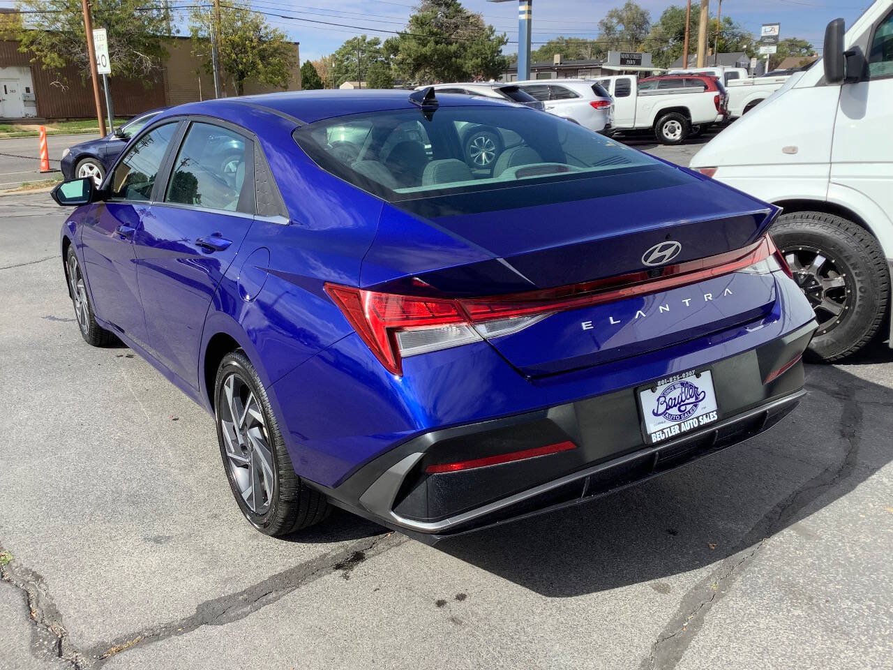 Used 2025 Hyundai Elantra SEL FWD image 13