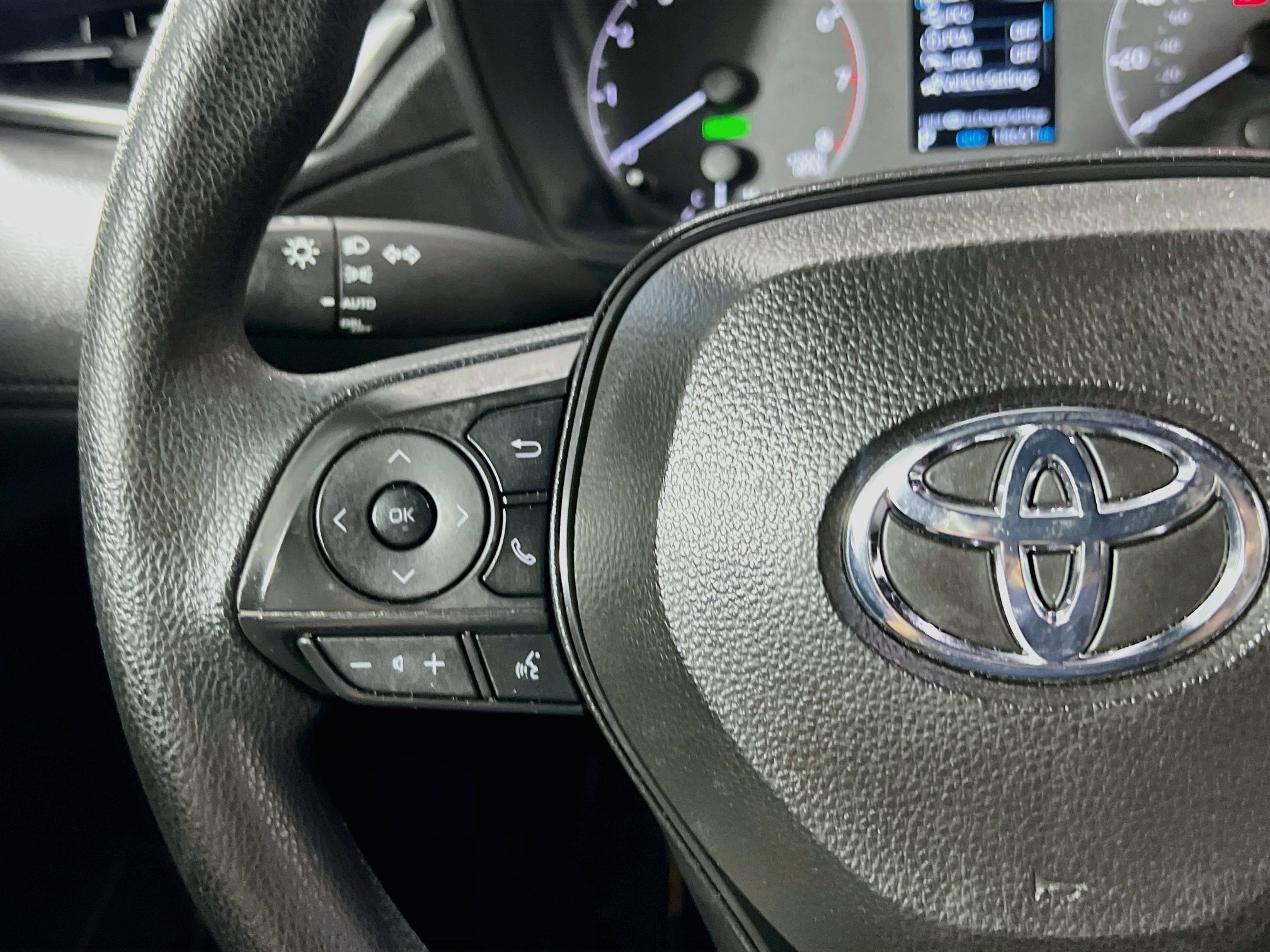 Used 2024 Toyota Corolla Cross AWD Hybrid image 19