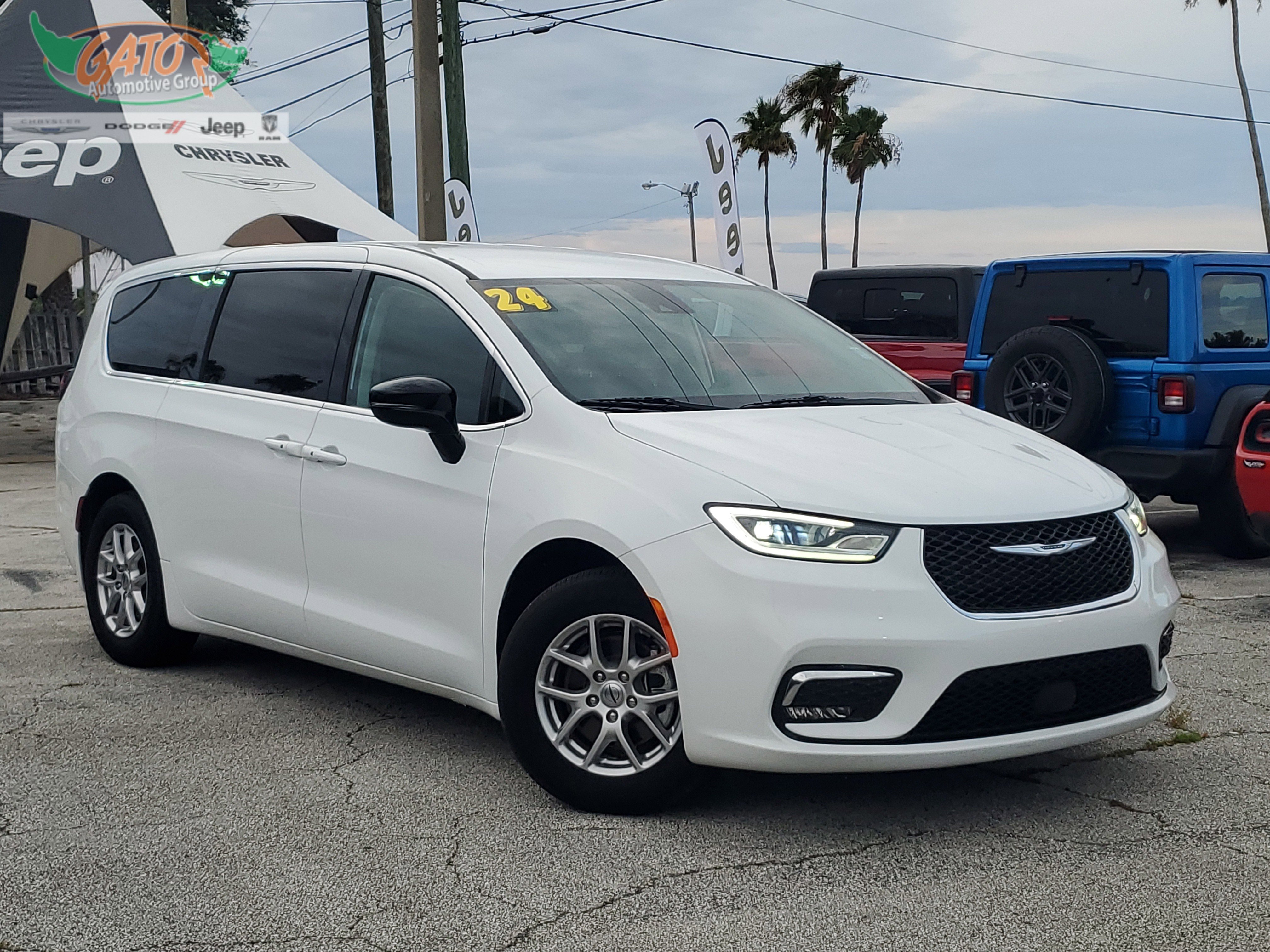 Used 2024 Chrysler Pacifica Touring-L