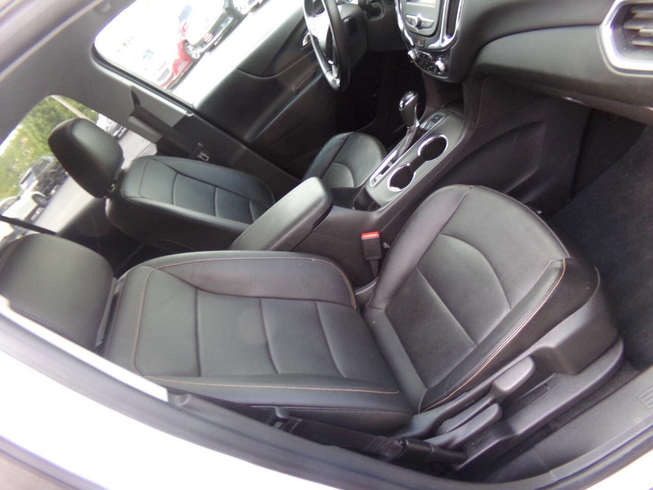 Used 2021 Chevrolet Equinox LT image 23