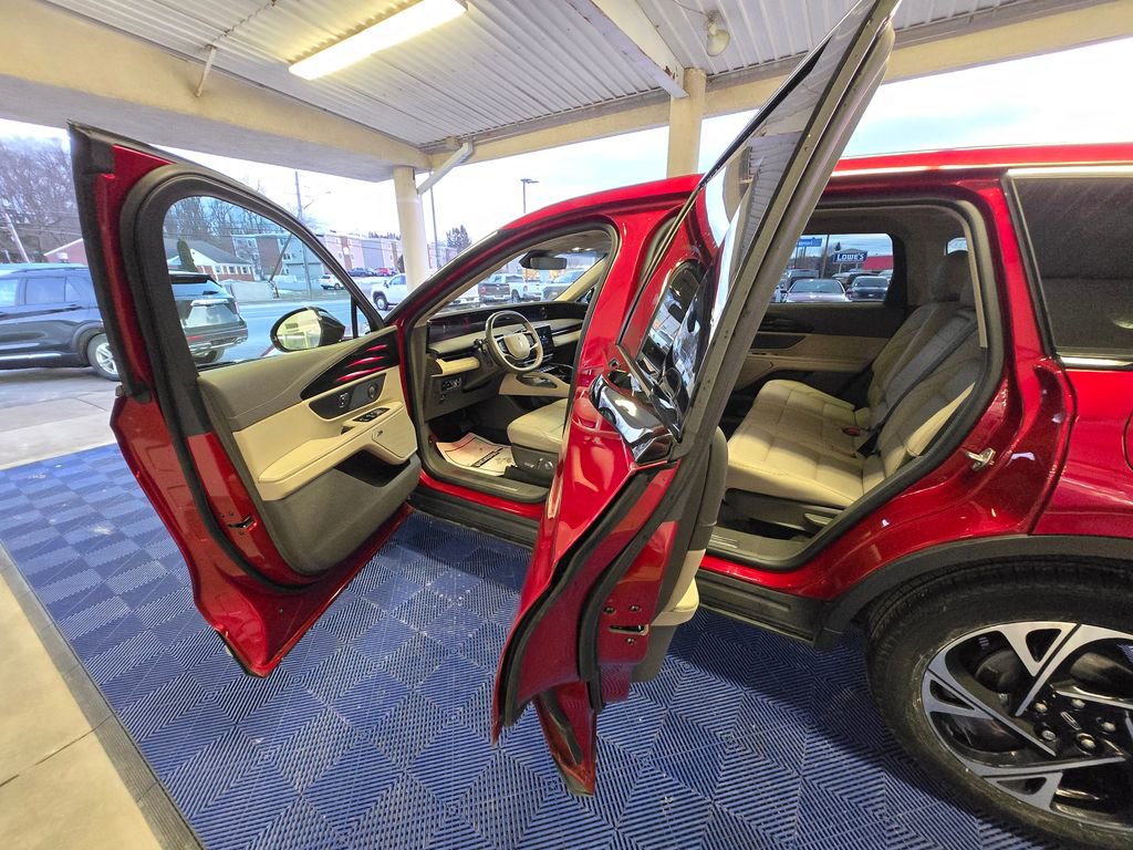 Used 2024 Lincoln Nautilus Premier w/ Equipment Group 102A image 24