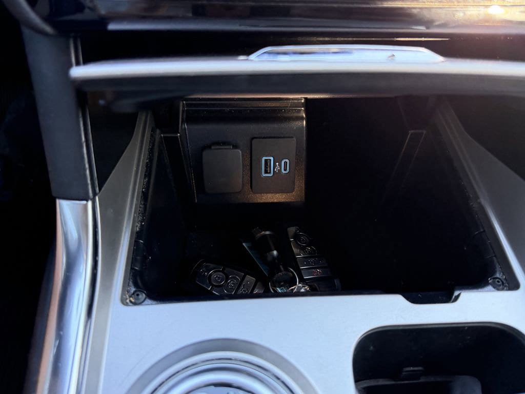Used 2022 Ford Explorer Limited w/ Limited Technology Package RWD image 25