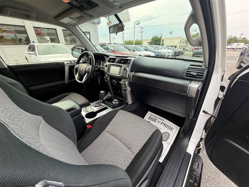 Used 2019 Toyota 4Runner SR5 AWD/4WD image 28