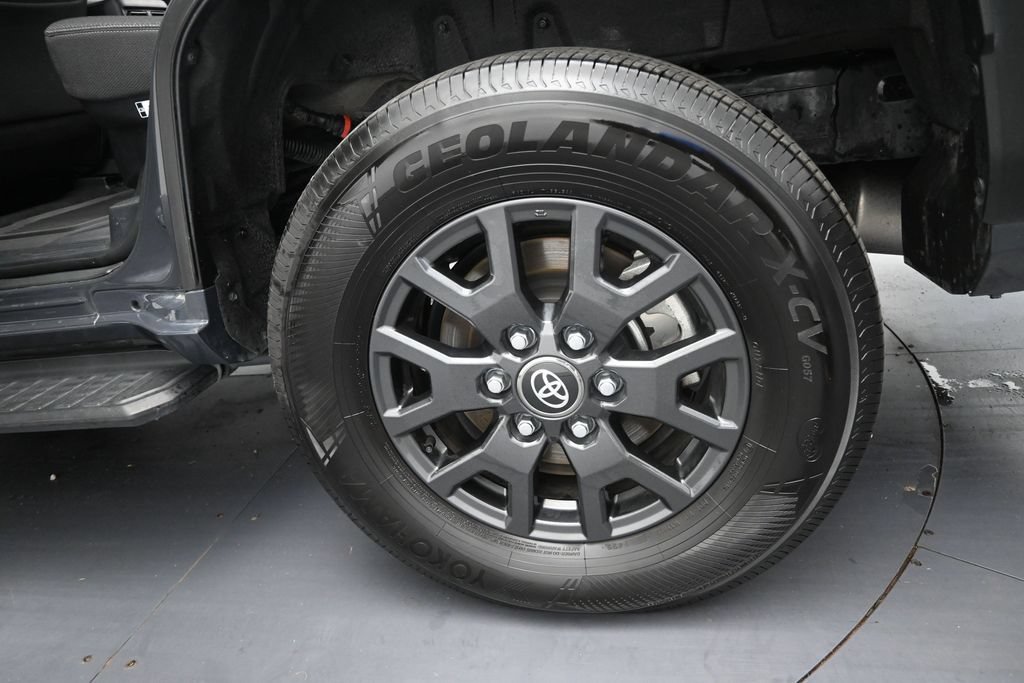 Used 2025 Toyota 4Runner SR5 AWD/4WD image 36