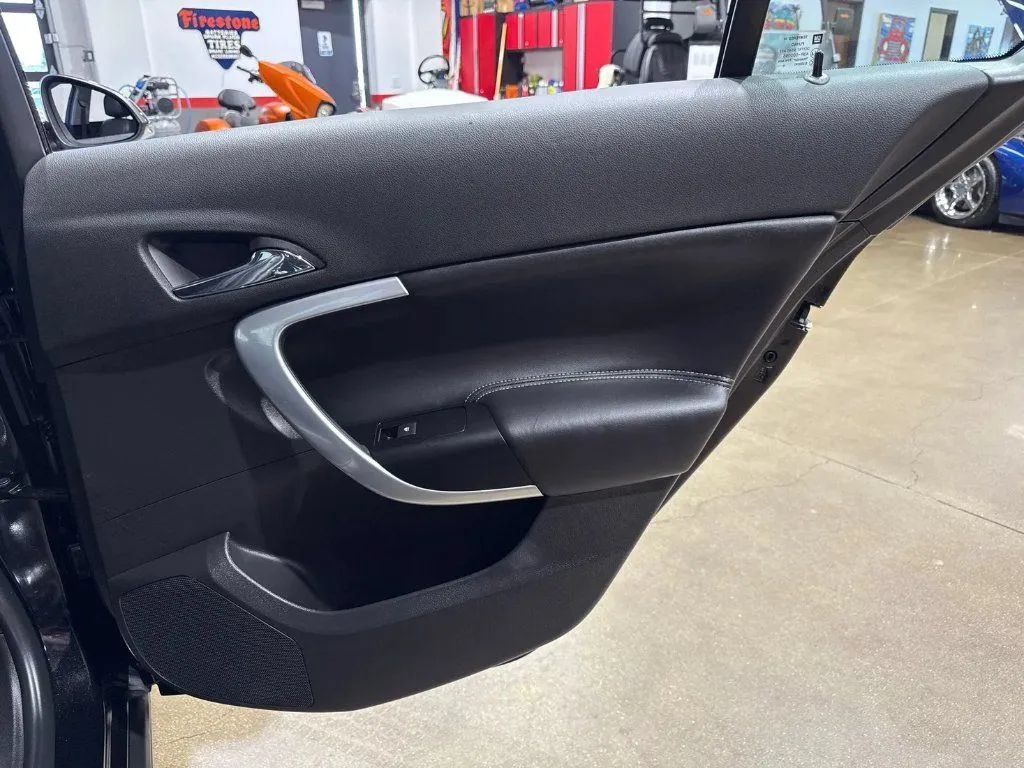 Used 2017 Buick Regal Sport Touring FWD image 19