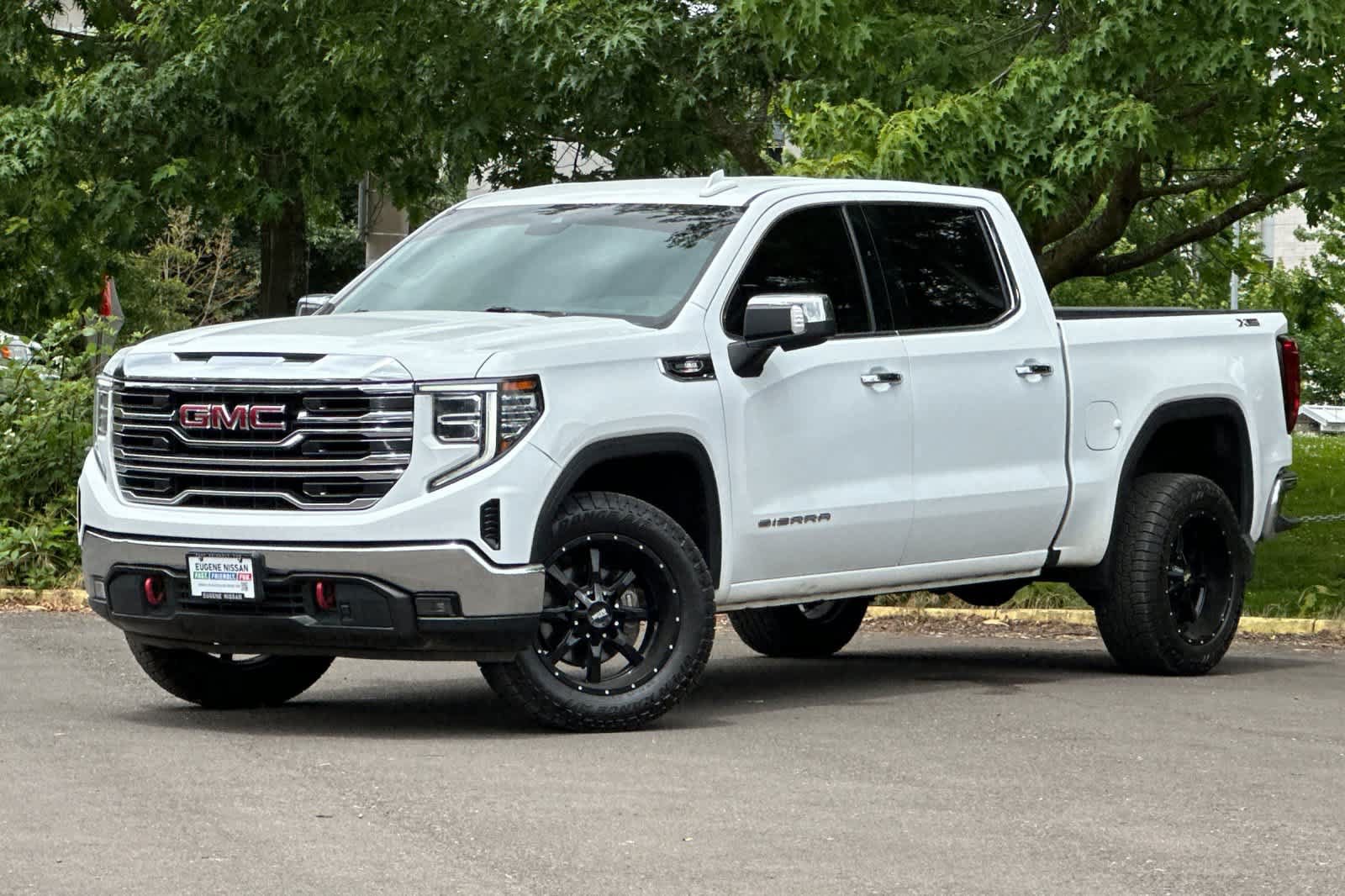 Used 2022 GMC Sierra 1500 SLT w/ X31 Off-Road Package AWD/4WD image 1