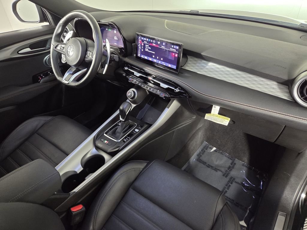 Used 2025 Alfa Romeo Tonale Veloce w/ Premium Package image 31
