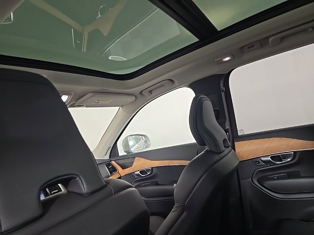 Certified 2024 Volvo XC90 B6 Plus w/ Protection Package Premier image 17