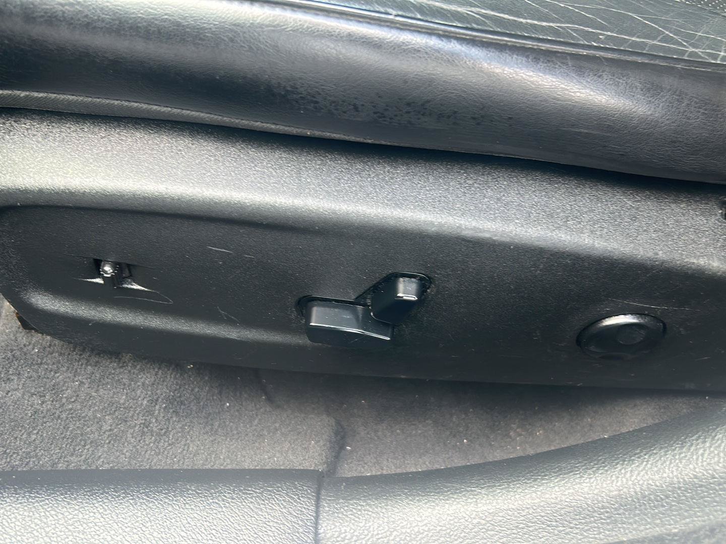 Used 2014 Chrysler 300 C RWD image 3