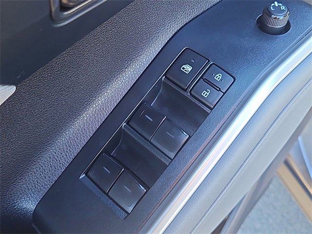 Used 2023 Toyota Highlander LE image 24