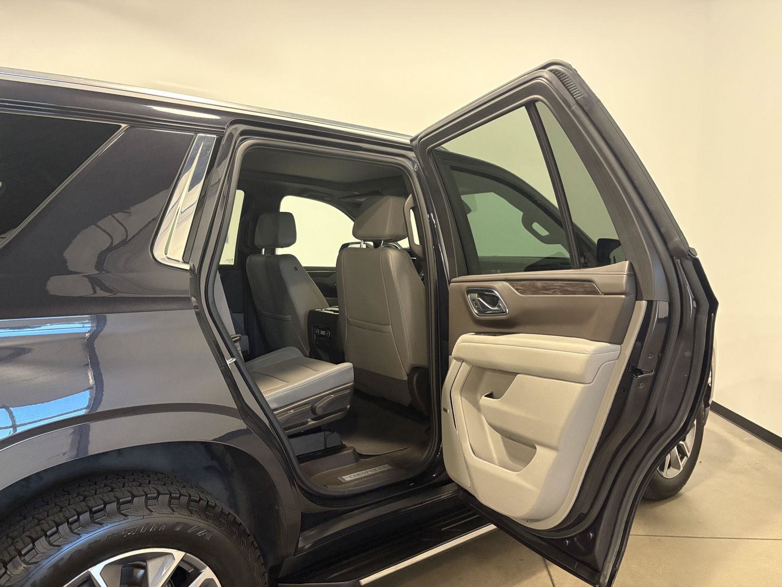 Used 2024 Chevrolet Tahoe LT w/ LT Signature Package AWD/4WD image 42