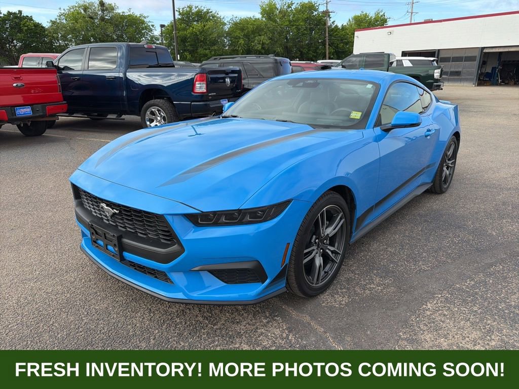 Used 2025 Ford Mustang Premium image 3