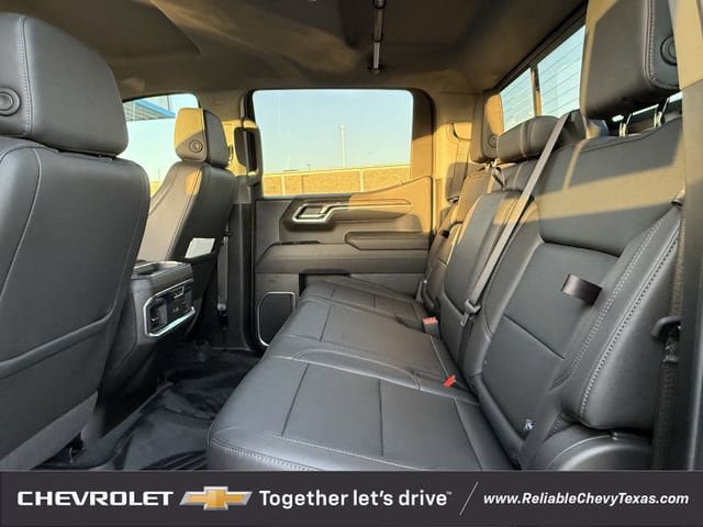 Used 2025 Chevrolet Silverado 1500 LTZ AWD/4WD image 35
