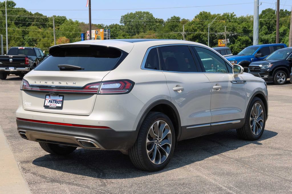 Used 2022 Lincoln Nautilus Reserve AWD/4WD image 3