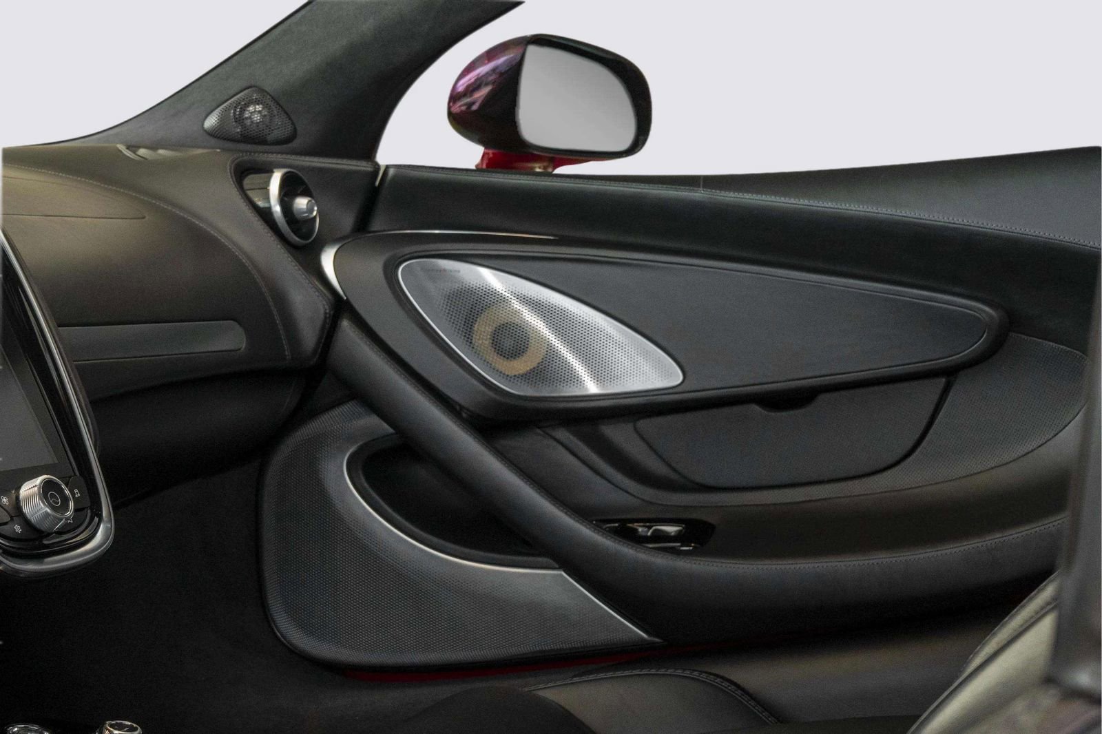 Used 2022 McLaren GT RWD image 13
