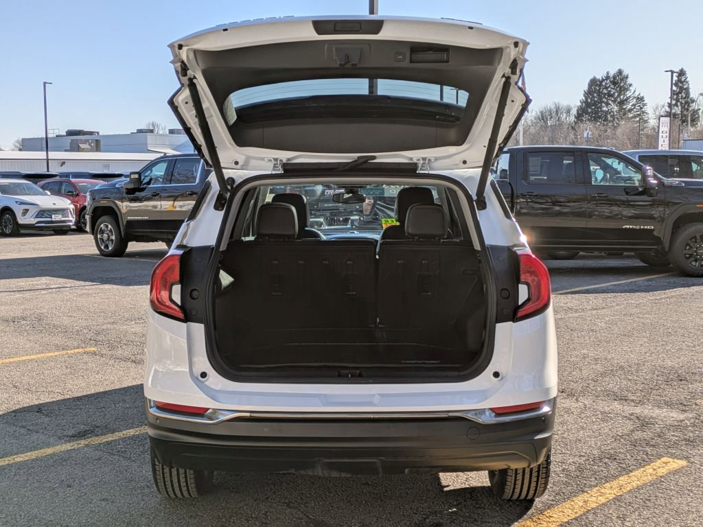 Used 2023 GMC Terrain AT4 image 31