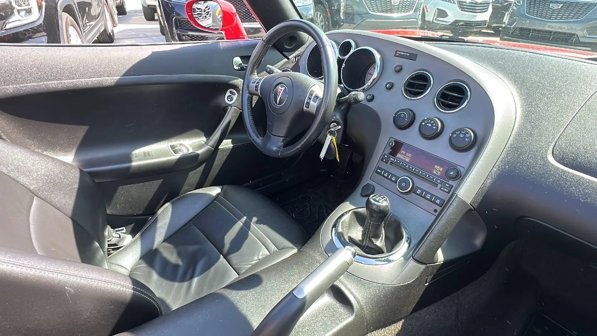Used 2006 Pontiac Solstice Convertible w/ Premium Package RWD image 17