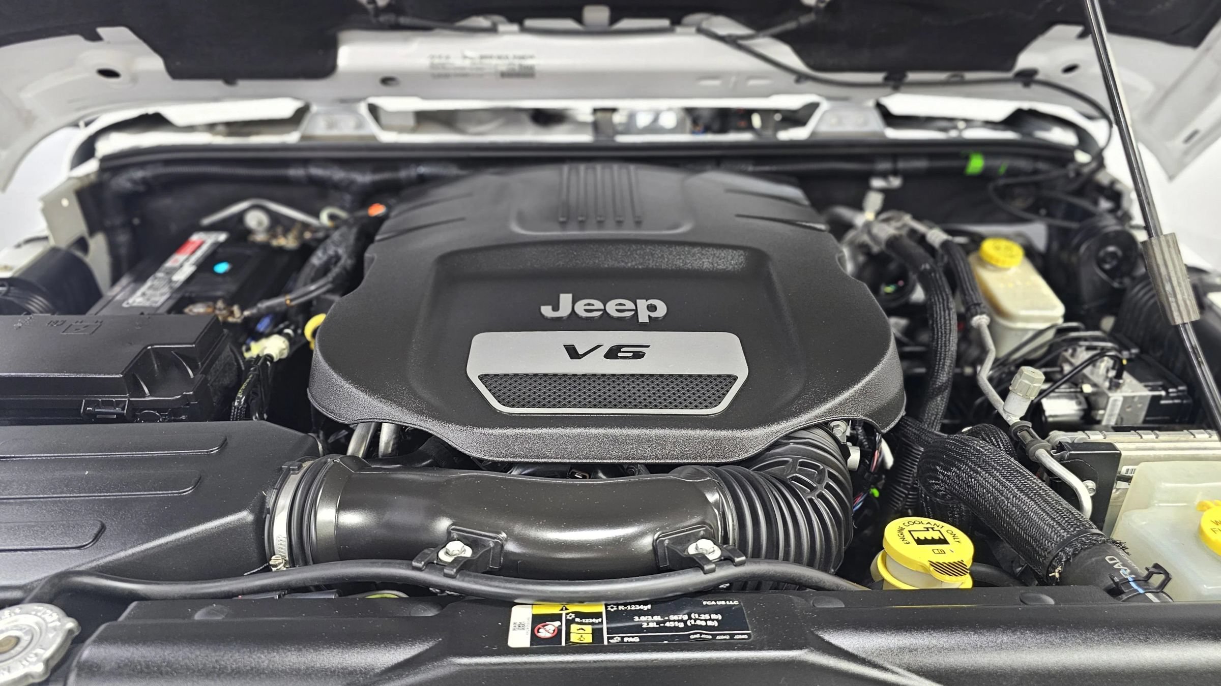 Used 2017 Jeep Wrangler Unlimited Sahara AWD/4WD image 7
