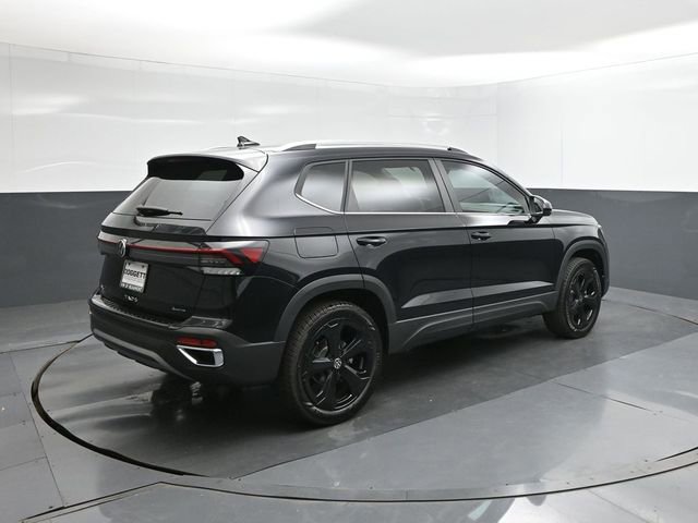 New 2026 Volkswagen Taos SEL image 11