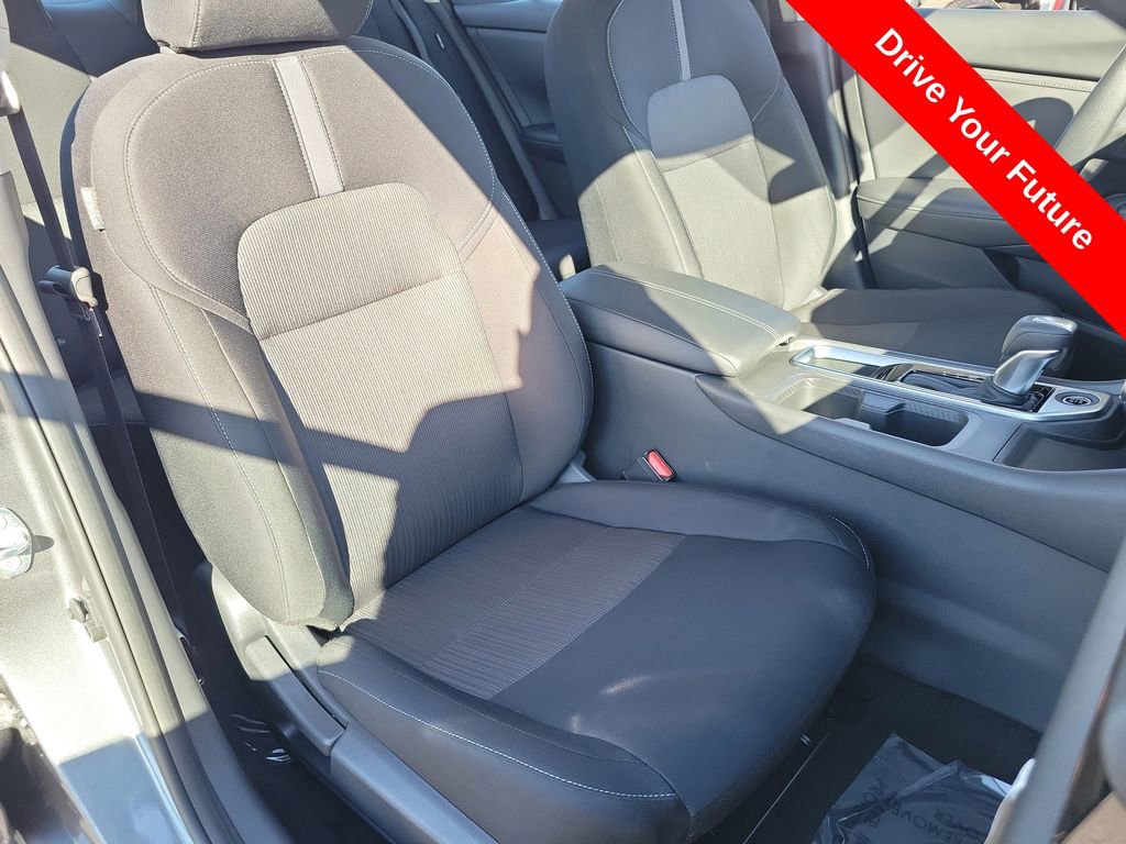 Used 2025 Nissan Sentra SV w/ Trunk Package FWD image 16