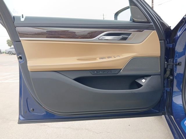 Used 2022 BMW 740i w/ Premium Package image 19