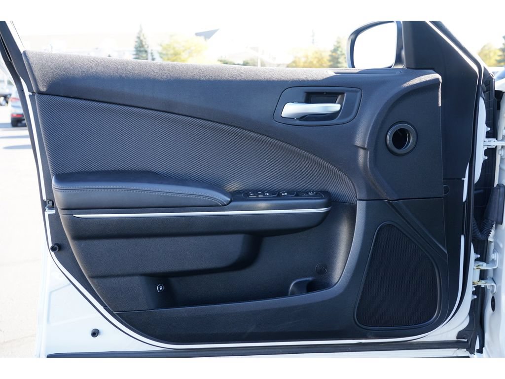 Used 2018 Dodge Charger SXT RWD image 14