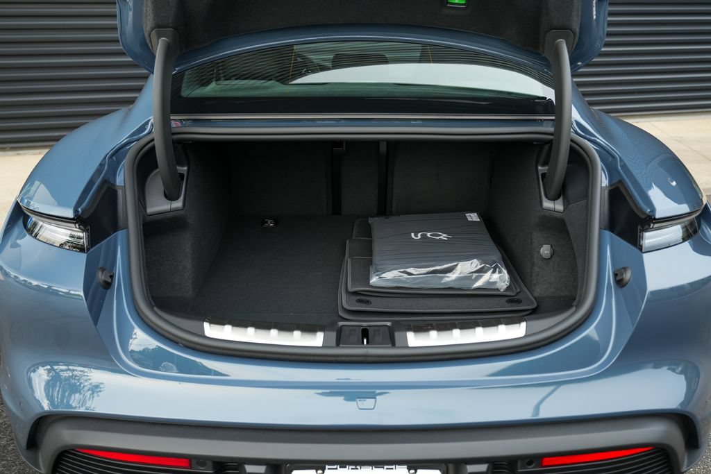 New 2026 Porsche Taycan GTS AWD/4WD image 18