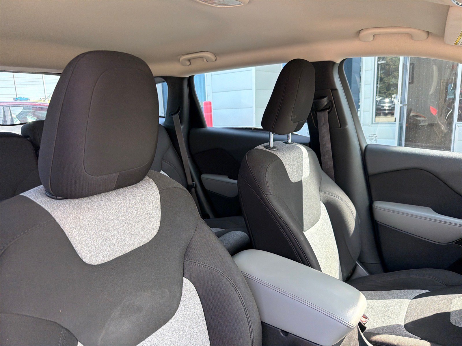 Used 2014 Jeep Cherokee Sport FWD image 27