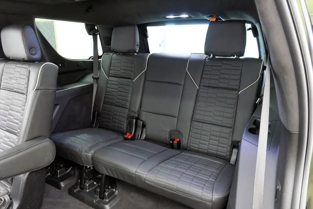 Used 2024 Cadillac Escalade Premium Luxury Platinum AWD/4WD image 23