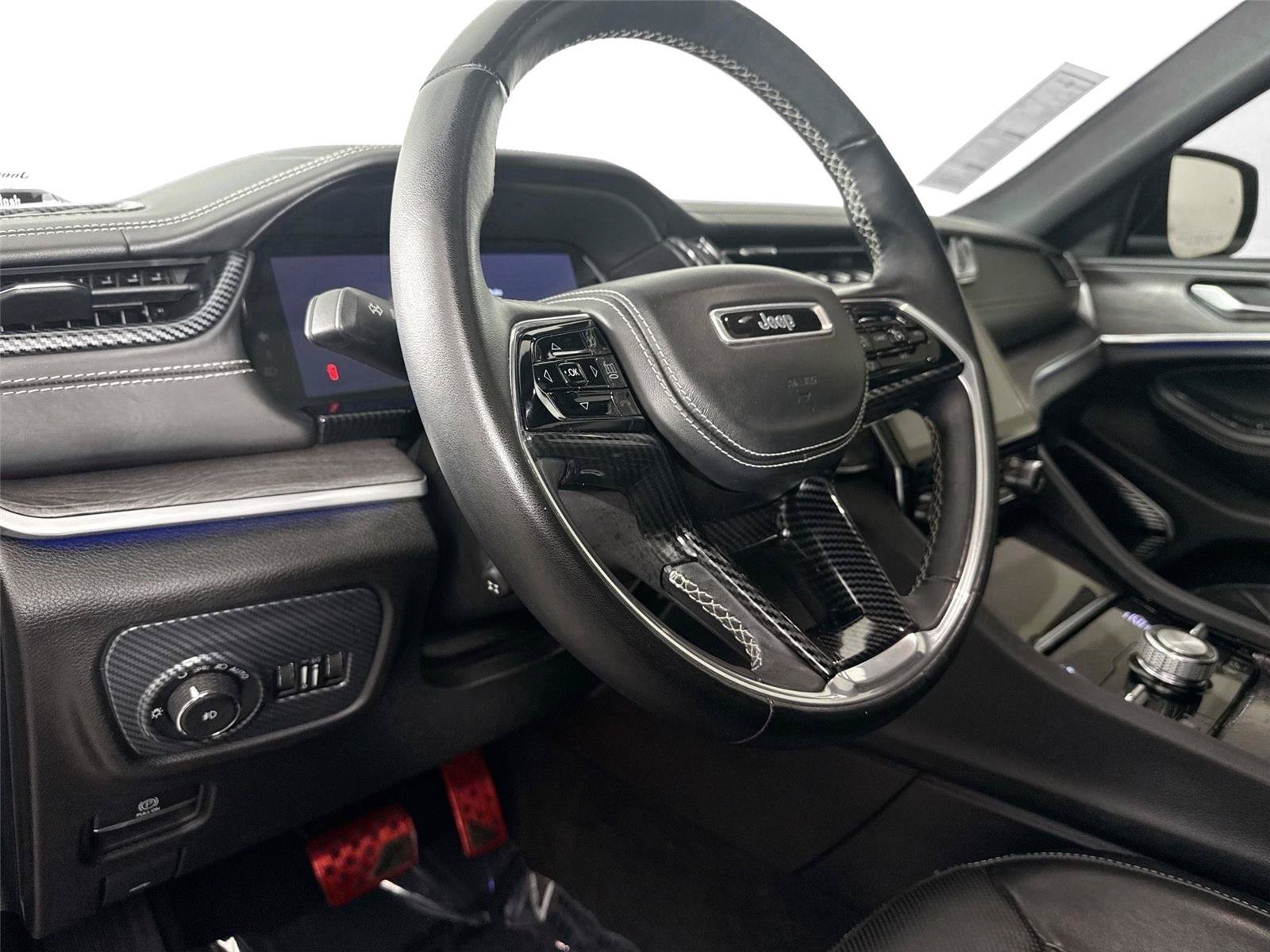Used 2022 Jeep Grand Cherokee L Overland w/ MOPAR Finishing Package AWD/4WD image 4