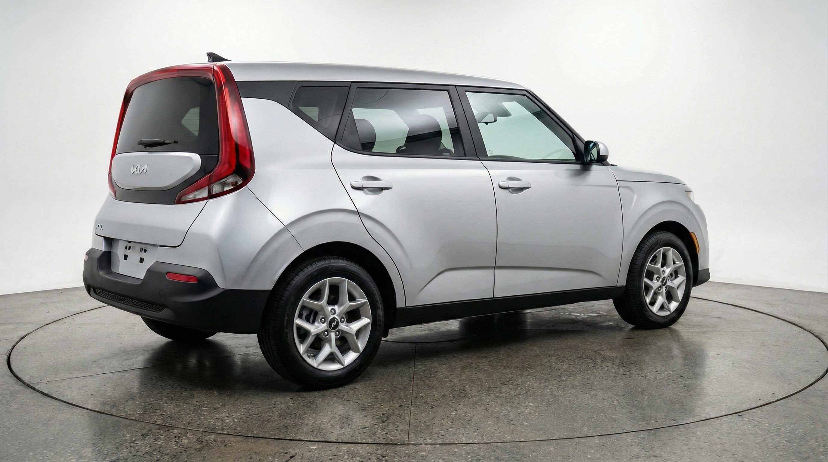 Used 2025 Kia Soul LX w/ LX Technology Package FWD image 9