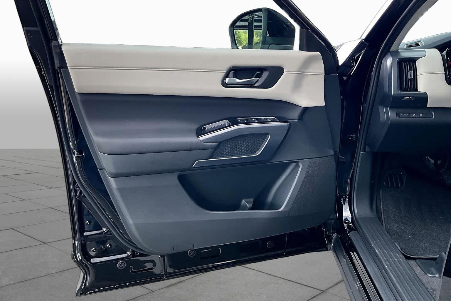 New 2026 Nissan Pathfinder SL FWD image 10