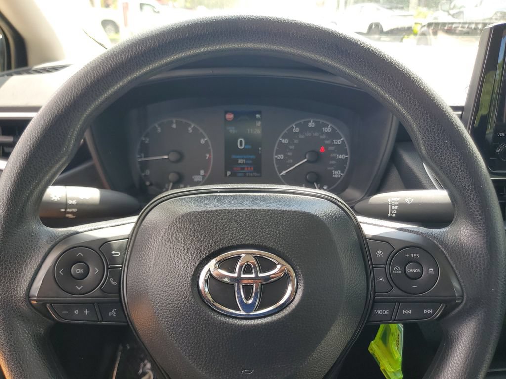 Used 2025 Toyota Corolla LE FWD image 17