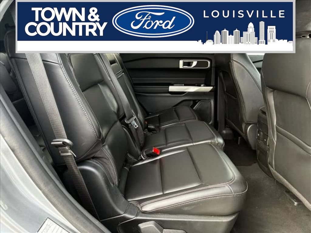 Used 2024 Ford Explorer XLT w/ Equipment Group 202A AWD/4WD image 19