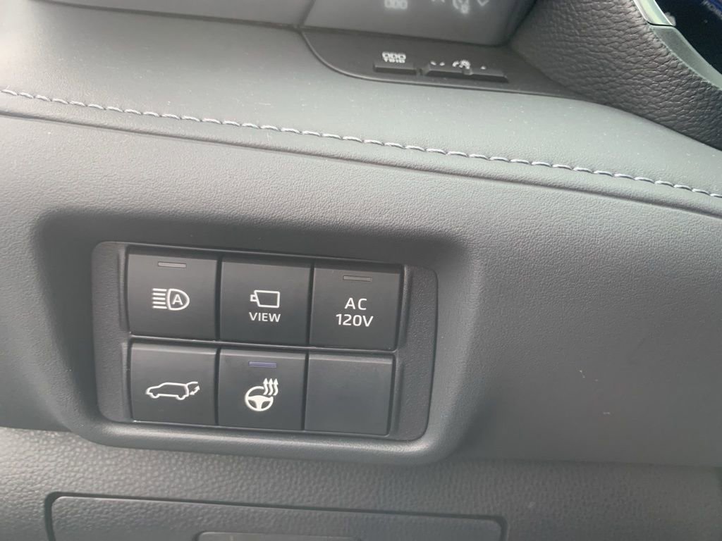 Used 2025 Toyota Highlander Platinum image 19