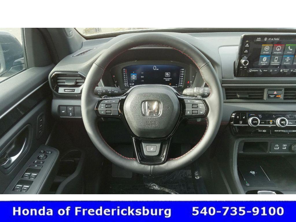 Certified 2025 Honda Pilot Black Edition image 12