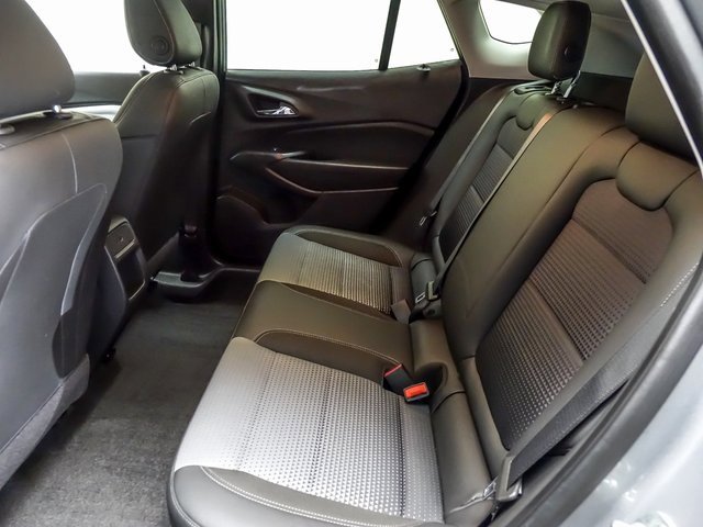 Used 2025 Chevrolet Trax LT w/ LT Convenience Package image 10