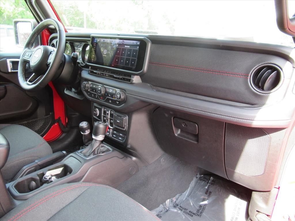 Certified 2025 Jeep Wrangler Unlimited Rubicon w/ Convenience Group AWD/4WD image 11