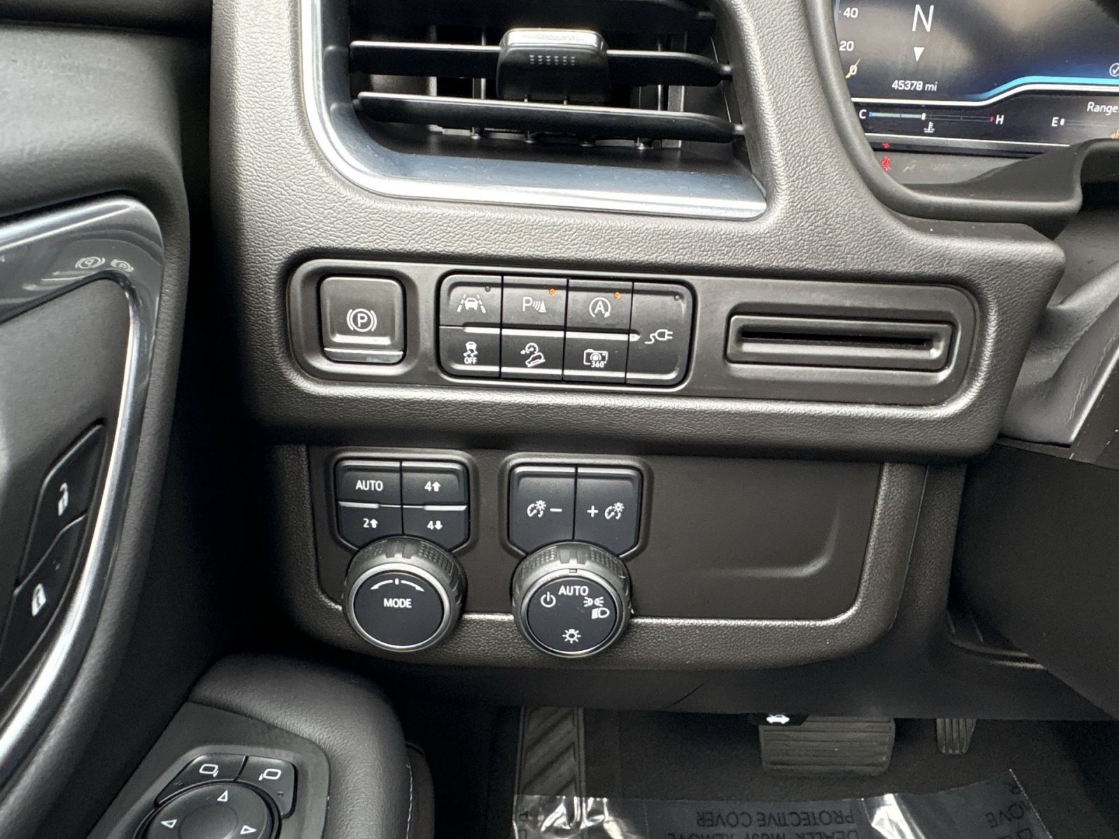 Used 2022 Chevrolet Tahoe Z71 w/ Luxury Package AWD/4WD image 22
