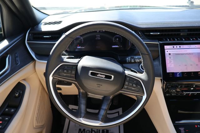 Used 2024 Jeep Grand Cherokee Limited image 13