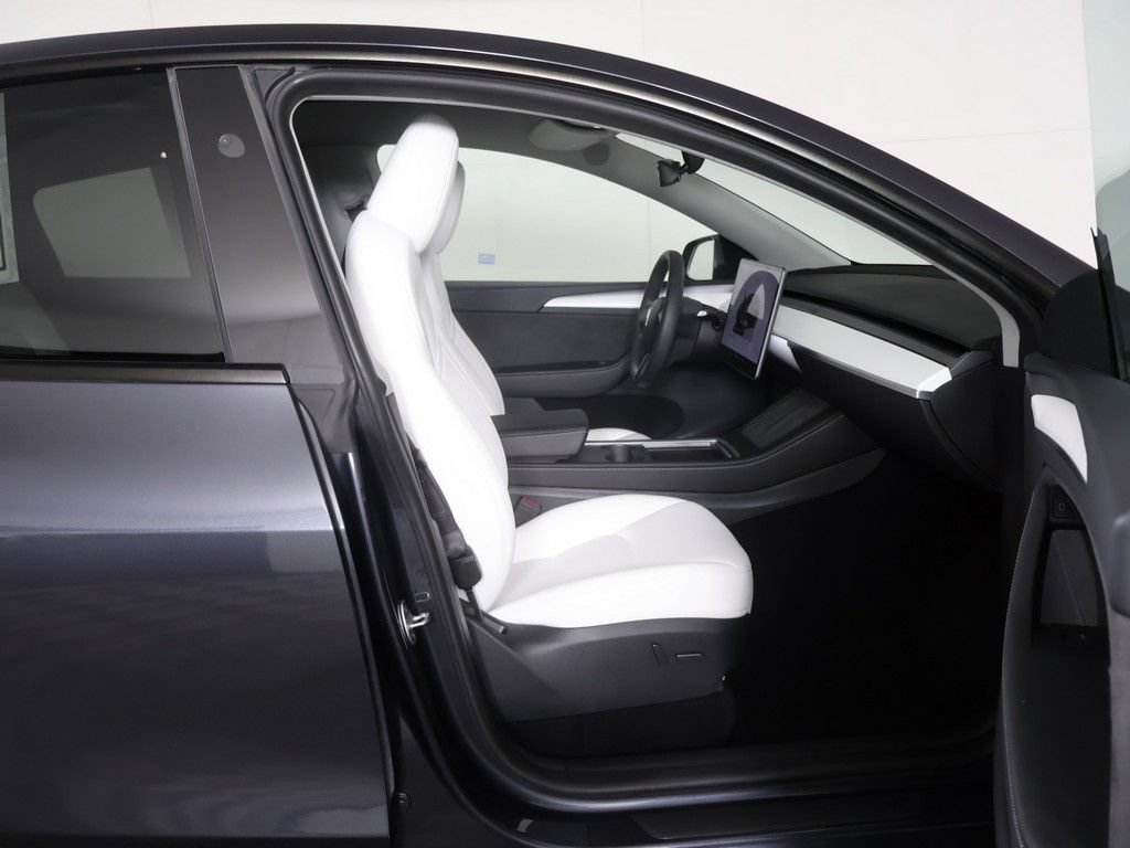 Used 2024 Tesla Model Y Long Range AWD/4WD image 33
