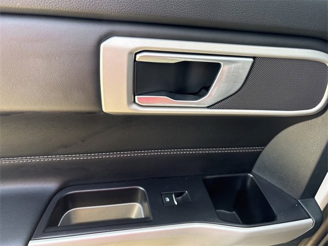 Used 2023 Ford Explorer XLT image 44