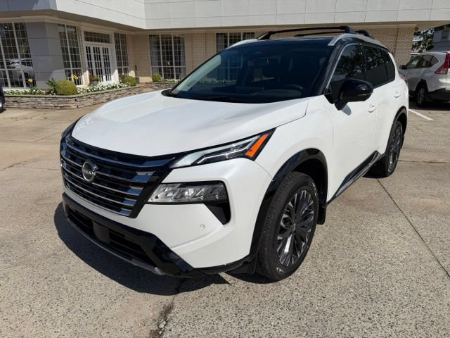 Used 2025 Nissan Rogue Platinum w/ Platinum Premium Package FWD image 2