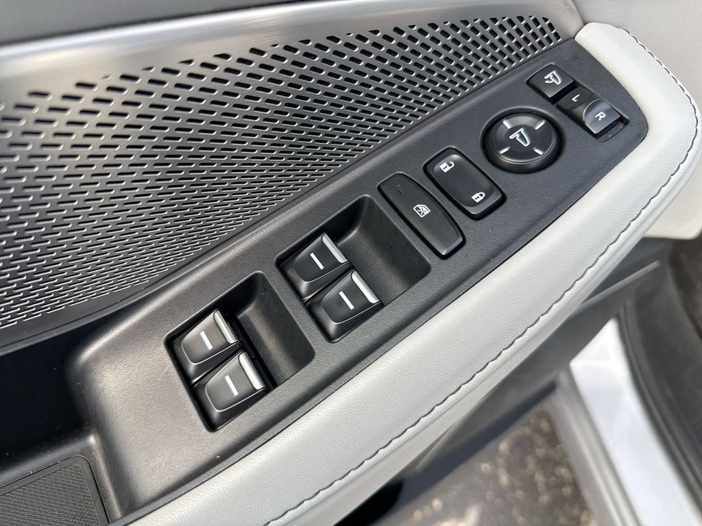 Used 2024 Acura MDX w/ Technology Package AWD/4WD image 13