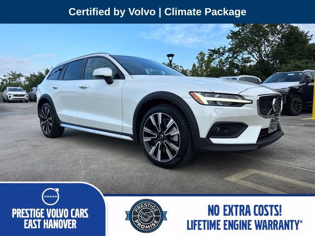 Certified 2024 Volvo V60 B5 Cross Country Ultimate AWD/4WD image 1