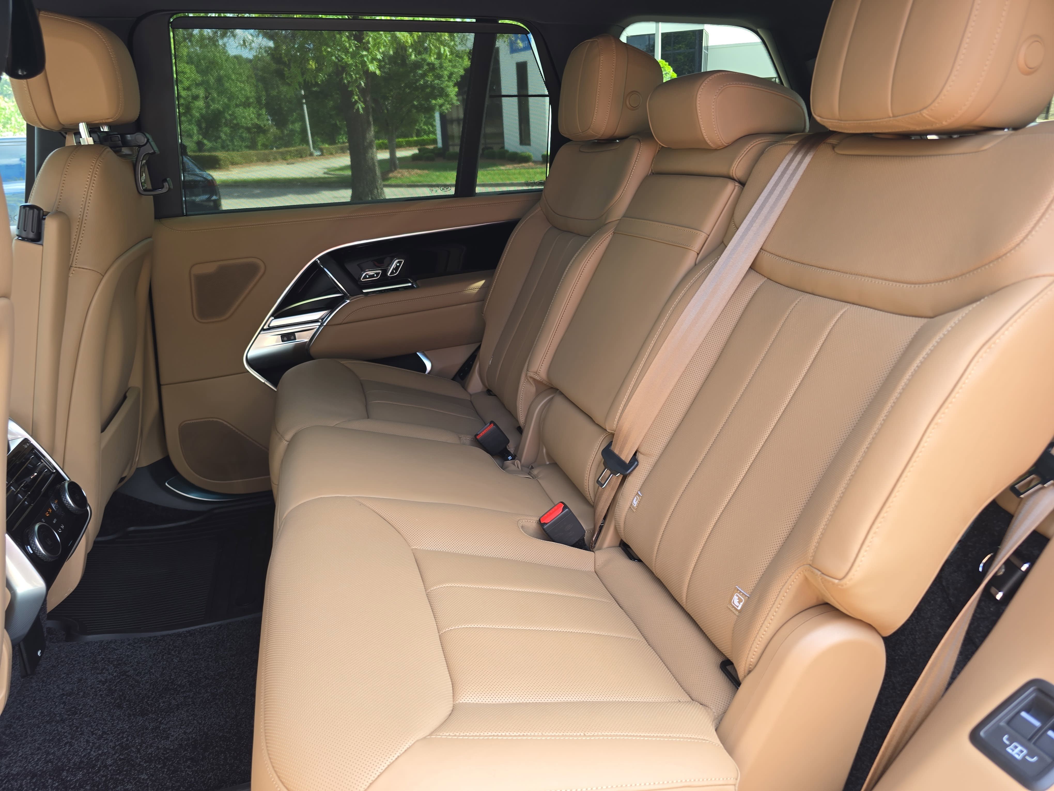 New 2026 Land Rover Range Rover Long Wheelbase SE AWD/4WD image 15