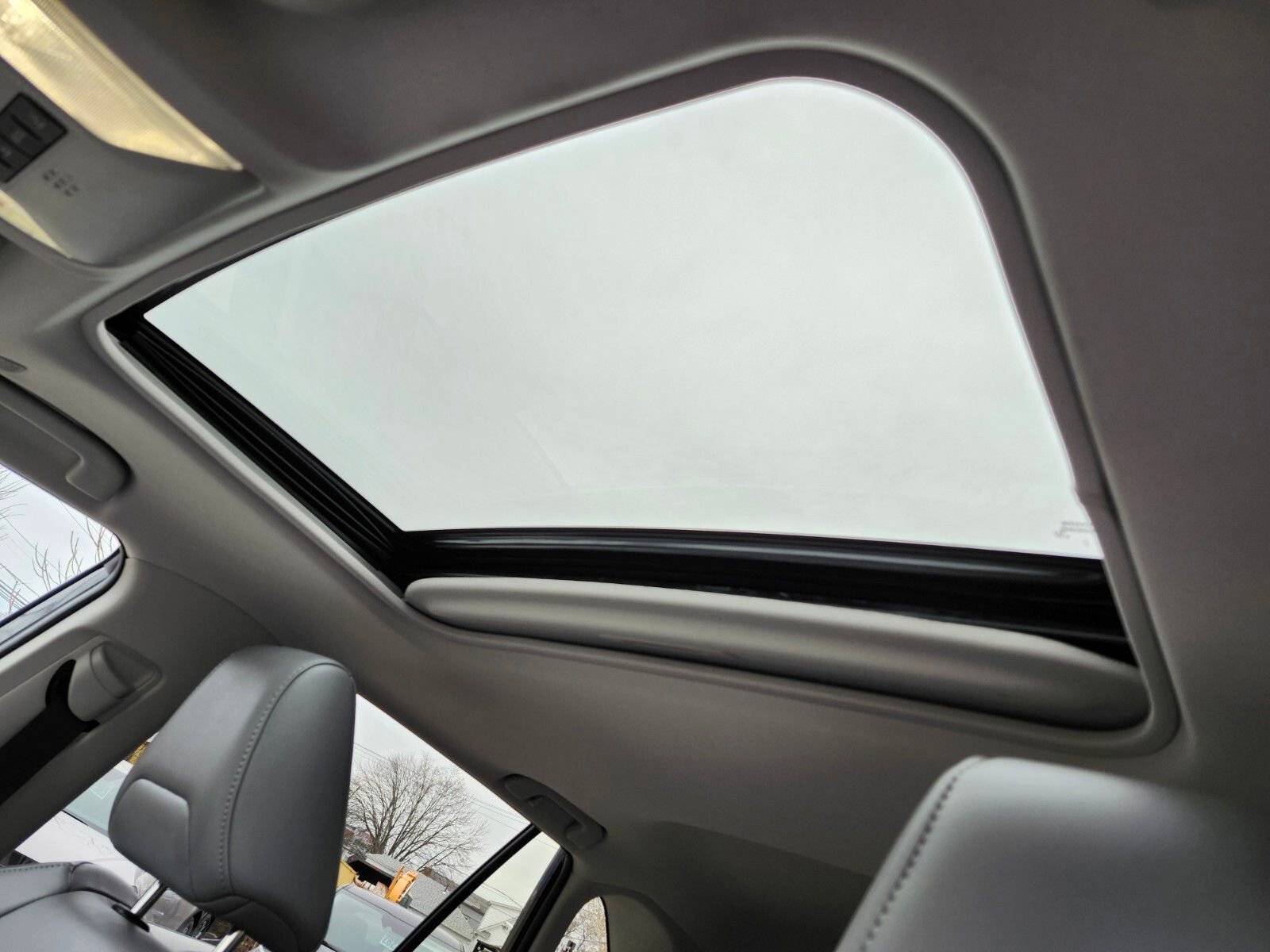 Used 2025 Toyota RAV4 XLE Premium image 18