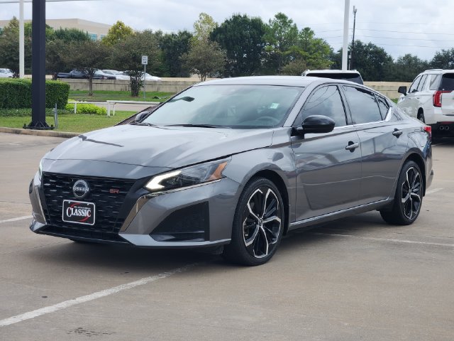 Used 2024 Nissan Altima 2.5 SR w/ SR Premium Package AWD/4WD image 3