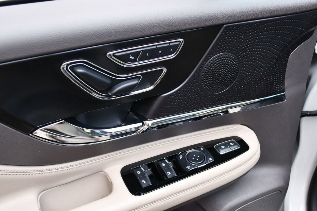 Used 2023 Lincoln Corsair FWD w/ Equipment Group 101A image 13