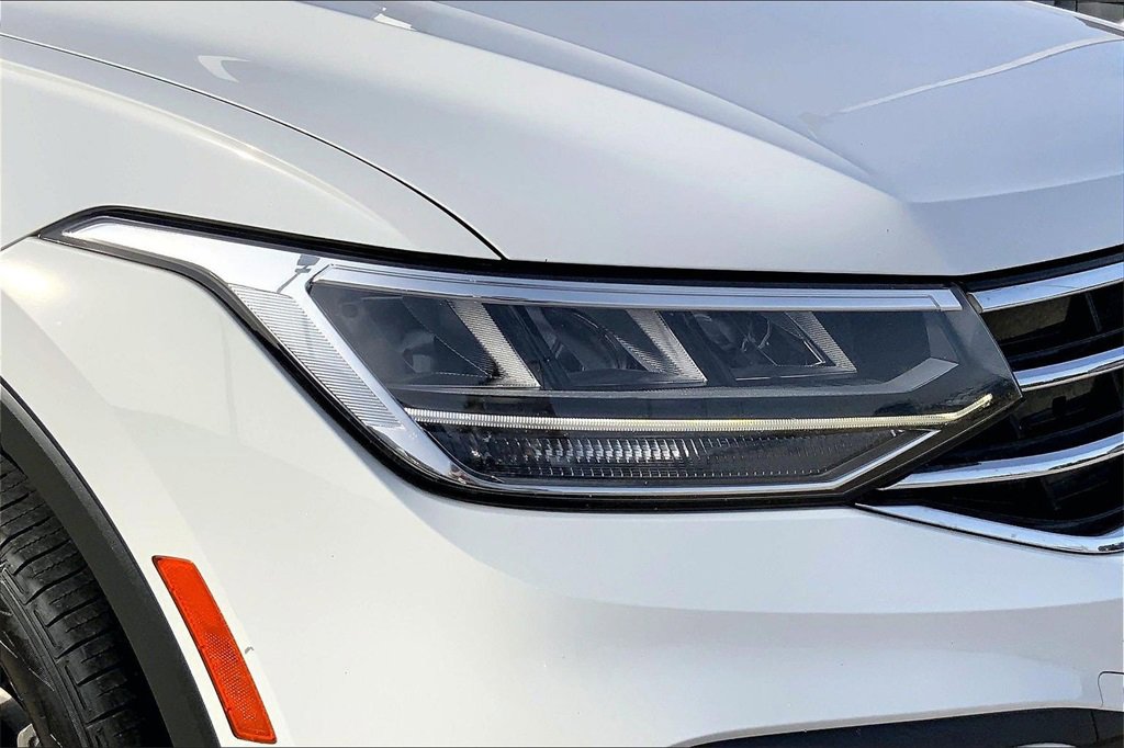 Used 2022 Volkswagen Tiguan SE image 28